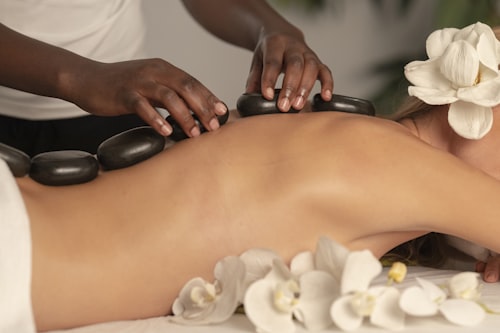 Terapia de masaje en camilla